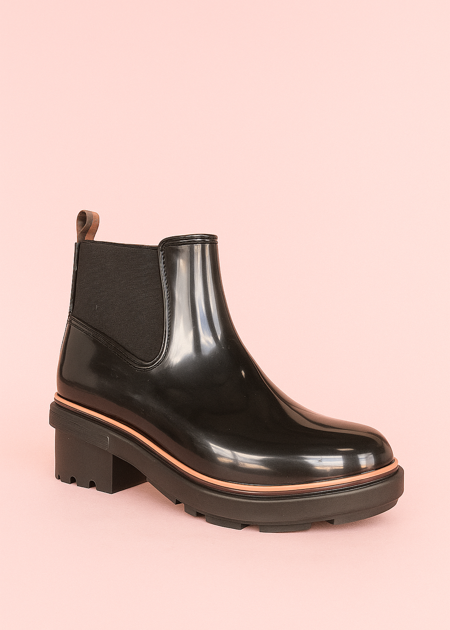 Botines Charlotte Force tipo Chelsea con Aplique bicolor