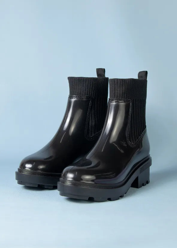 Botas negras con media interna 