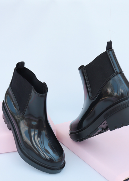 Botas de agua negras suela y detalle